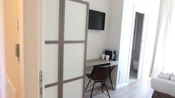 Desk, soundproofing, cribs/infant beds, free WiFi