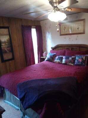 3 bedrooms, desk, free WiFi, bed sheets