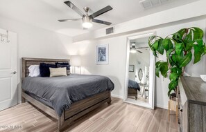 1 bedroom, desk, iron/ironing board, WiFi