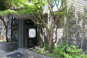 Property entrance - Junibin HOTEL (Seoul)