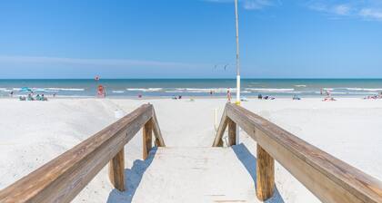 Vente de nuit gratuite! Oceanfront Condo. à quelques pas de la plage. Magnifique vue sur l'océan