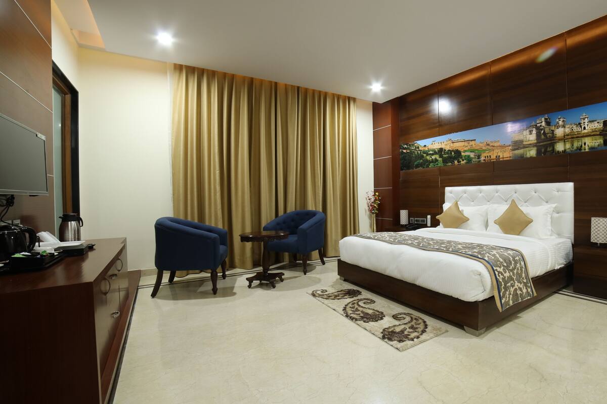 Luxury Double Room | Desk, soundproofing, rollaway beds, free WiFi