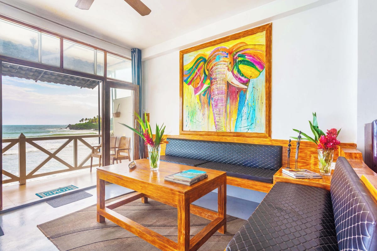 Apartment, 2 Bedrooms, Ocean View | Living area