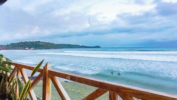 Habitación doble Deluxe, 1 cama King size, vista al océano | Vista a la playa o el mar