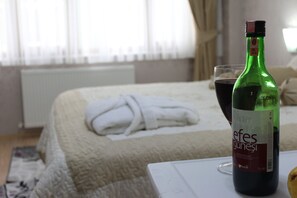 In-room safe, soundproofing, iron/ironing board, free WiFi - Hotel Terrace Istanbul (Istanbul)