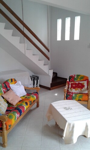 Basic Double Room Single Use, 3 Bedrooms | Living area