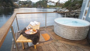 Luksushuvila, 6 makuuhuonetta, vuoristonäköala, veden päällä | Terassi/patio