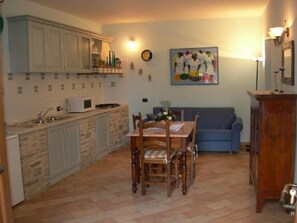 Apartment, 1 Bedroom | Private kitchen | Stovetop, cookware/dishes/utensils - La Piazzetta (Bettona)