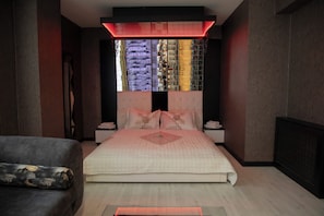 Suite estudio Premium, 1 cama Queen size, para fumadores | 1 habitación, ropa de cama de alta calidad y decoración personalizada 