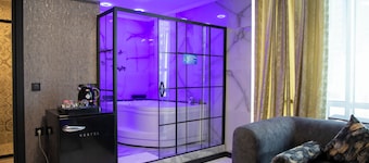 阿塔謝希爾赫拉套房飯店