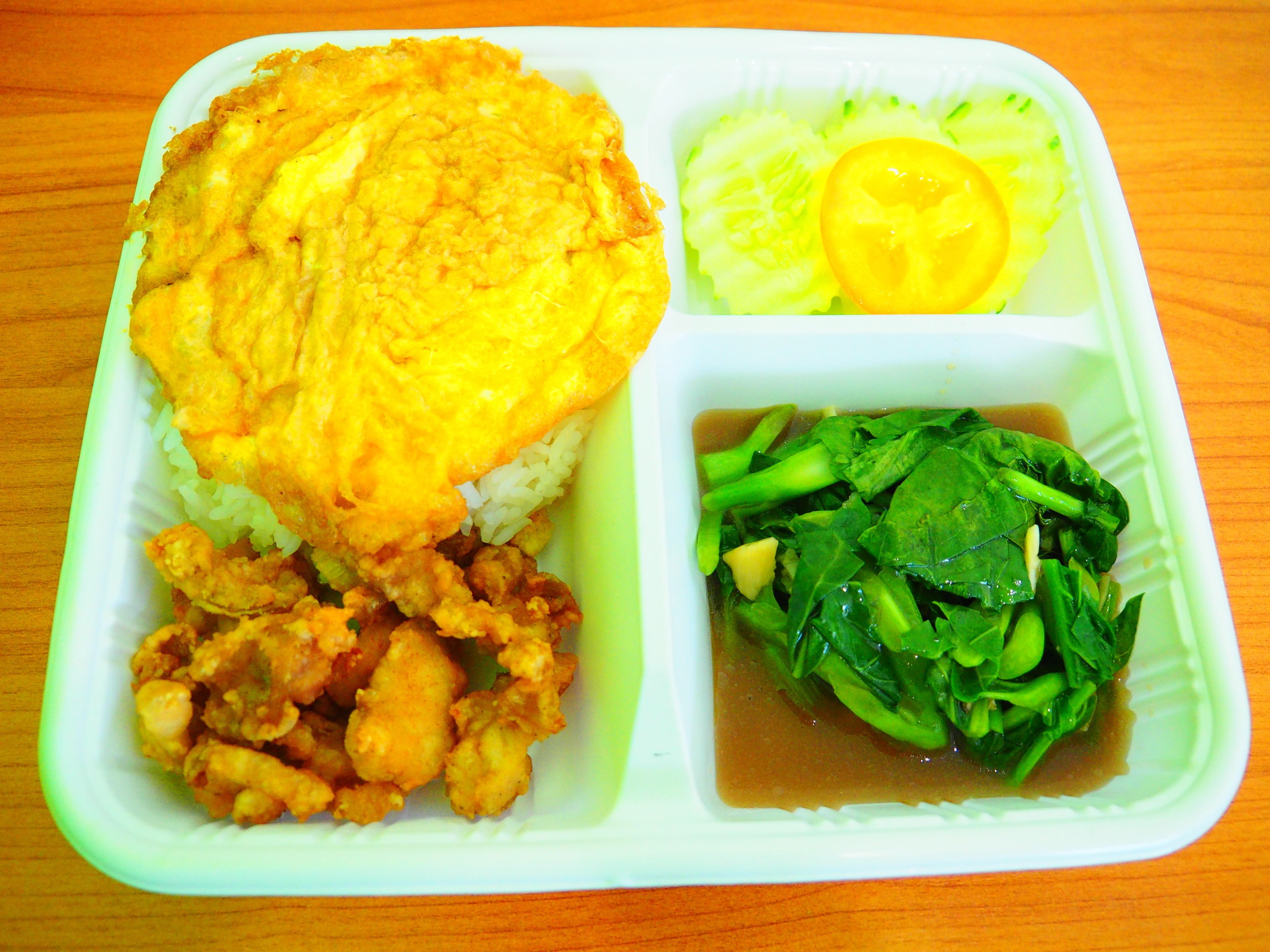 daily cooked-to-order breakfast (thb 100 per person)