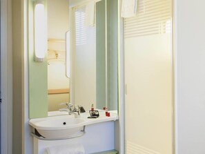 Szoba, 2 egyszemélyes ágy | Hangszigetelés és vasaló/vasalódeszka