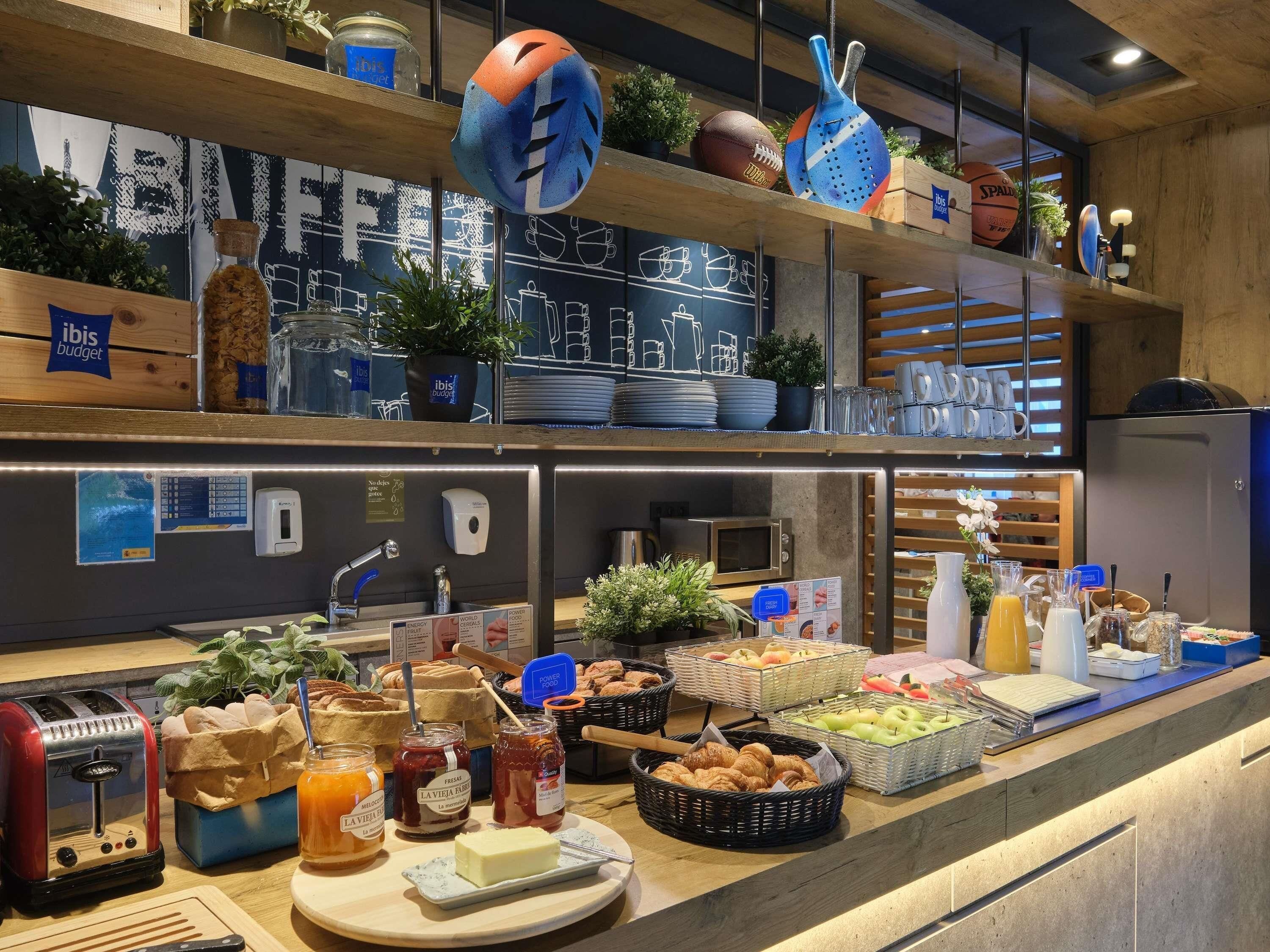 Dagelijks ontbijtbuffet (EUR 7.95 per persoon)