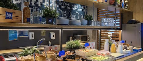 Daily buffet breakfast (EUR 7.95 per person)