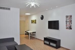 Superior Apartment, 1 Bedroom, City View | Living room