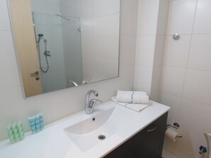 Bathroom shower - Star Apartments Petah Tikva (Petah Tikva)