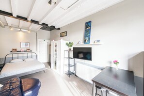 Deluxe Studio, 1 Queen Bed | 1 bedroom, minibar, individually furnished, soundproofing - De Smishoeve (Heers)