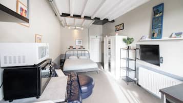 Estudio Deluxe, 1 cama Queen size | 1 habitación, minibar, muebles diferentes y insonorización