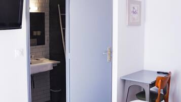 Desk, blackout drapes, iron/ironing board, free WiFi