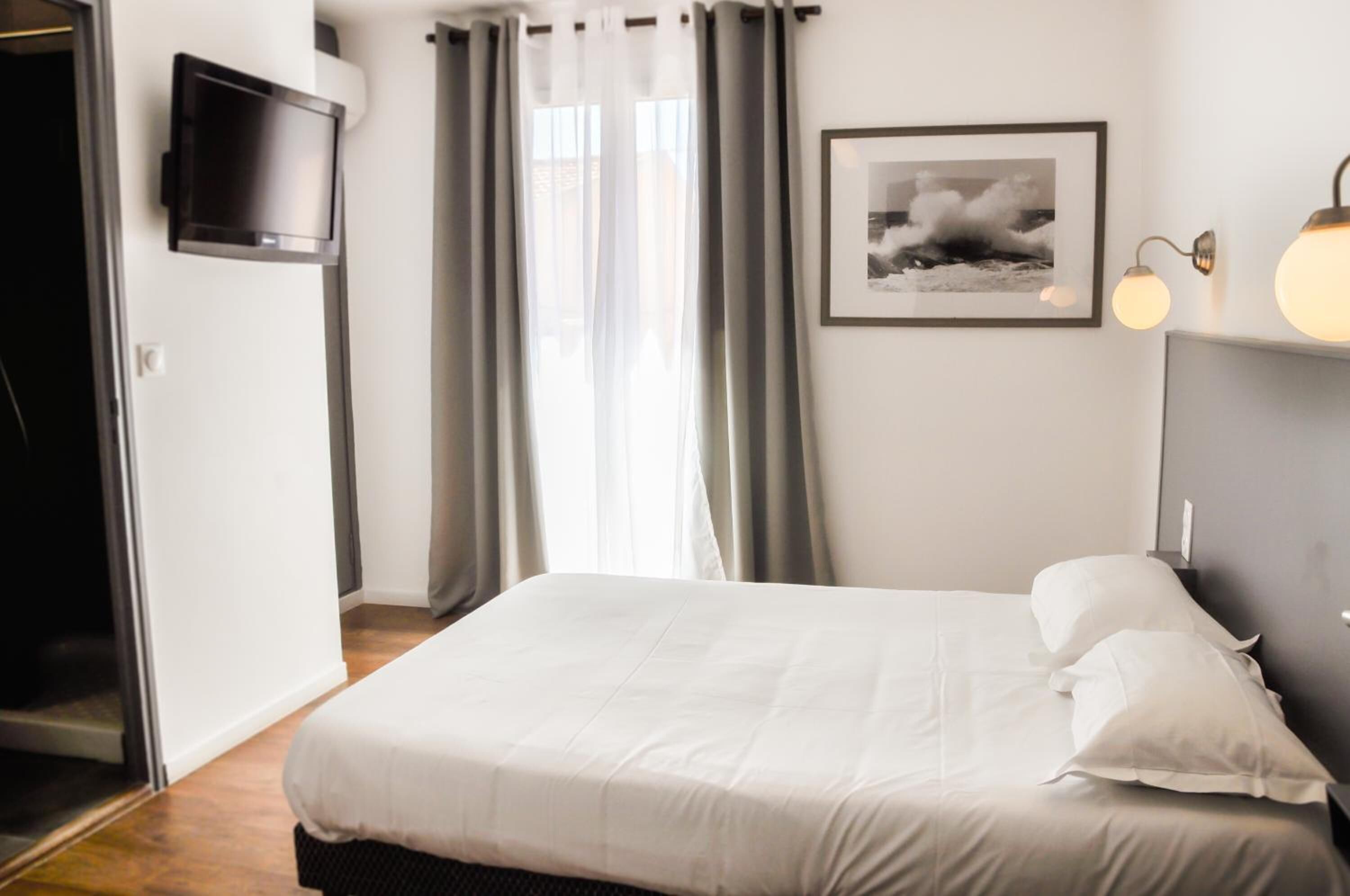 desk, blackout curtains, iron/ironing board, free wifi