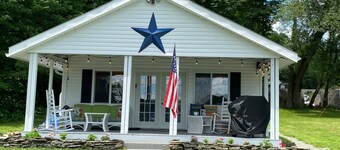 Cozy Lakefront Getaway