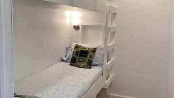 3 sovrum, strykjÀrn/strykbrÀda, gratis wi-fi och sÀngklÀder