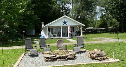 Toller Wochenendausflug zu diesem gemütlichen Lake Front Cottage 