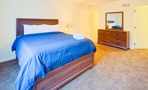 5 bedrooms, iron/ironing board, WiFi, bed sheets - Awesome NEW Home In Poconos (Swiftwater)