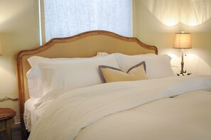 1 chambre, draps italiens Frette, bureau, fer et planche à repasser