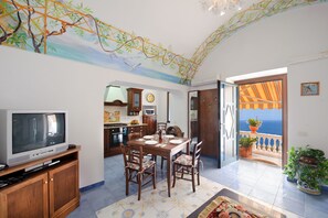 Dining - Magical Apartment with Jacuzzi and Sea View (Conca dei Marini)