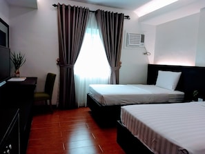 Premium bedding, desk, iron/ironing board, free WiFi