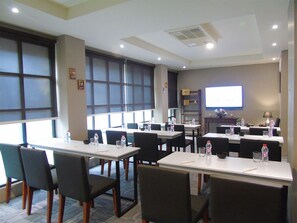 Meeting facility - Nite & Day Surabaya - Kedungdoro (Surabaya)