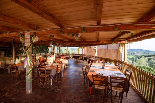 Borgo Campetroso apartments in the countryside, 2 swimming pools, restaurant 20 km from the sea