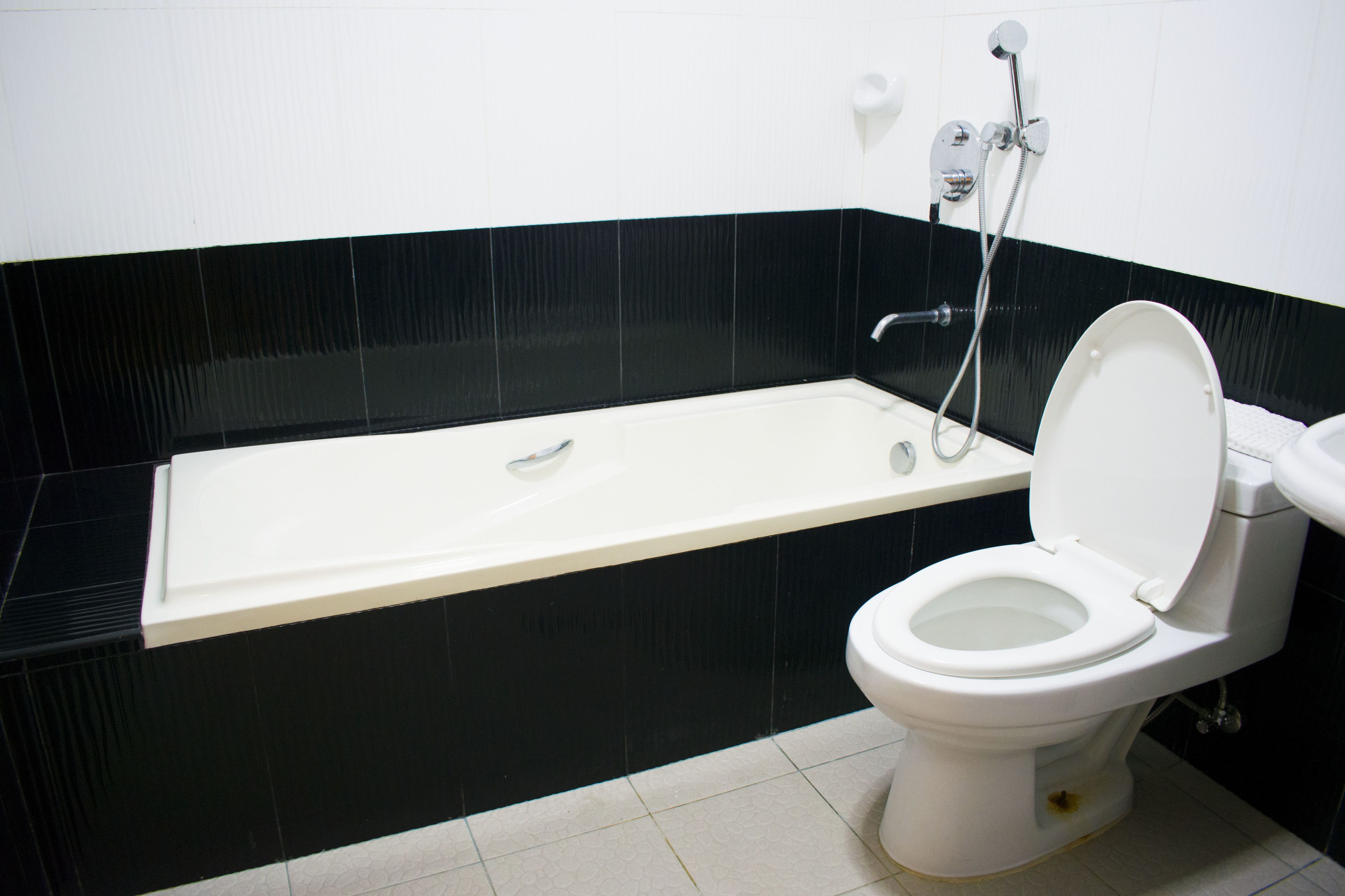A bathroom with a bathtub, toilet, and a sink.