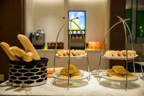 Café da manhã com buffet todos os dias mediante uma taxa