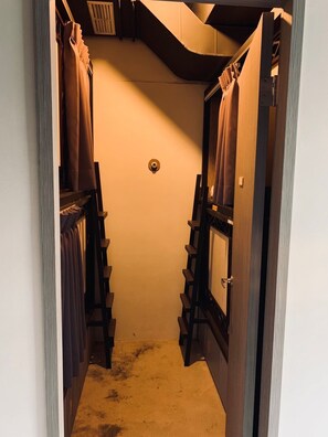 WiFi (無料)、ベッドシーツ