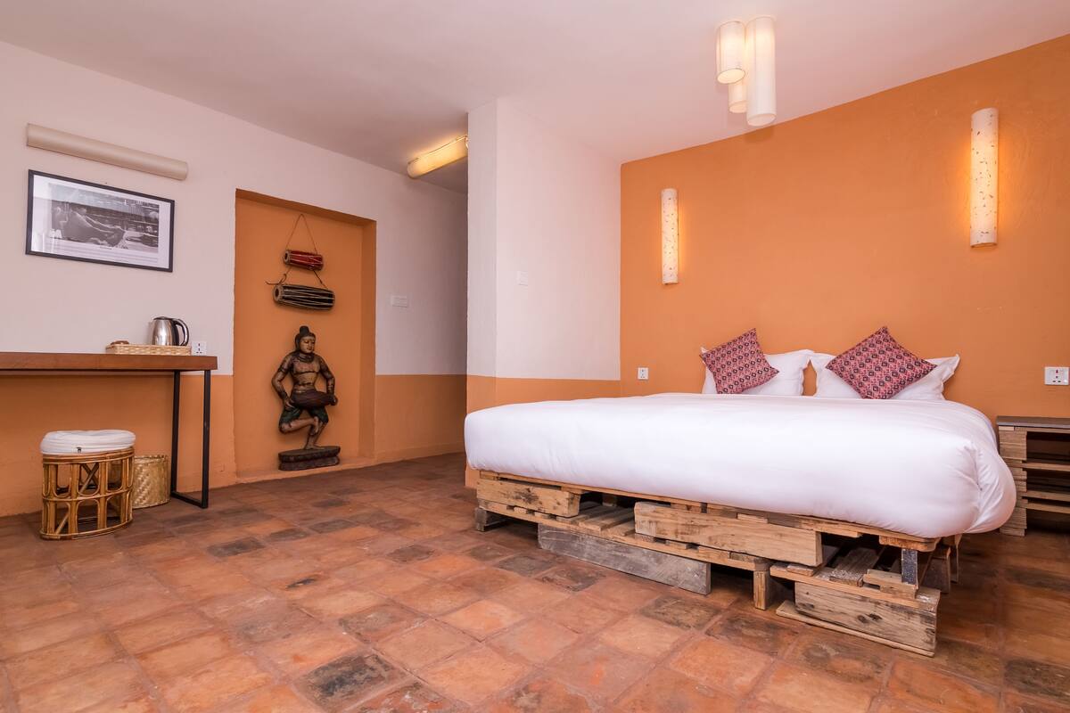 Deluxe Double Room, 1 King Bed | Individually decorated, desk, free WiFi