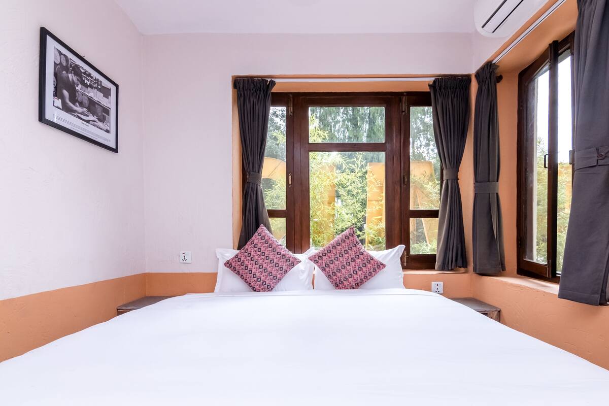 Standard Double Room, Smoking | Individually decorated, desk, free WiFi