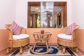Junior Suite, 2 Single Beds | Living area