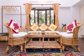 Junior Suite, 1 King Bed | Living area