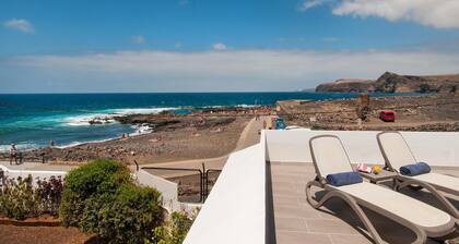 Agaete Beach House luonnon altaissa