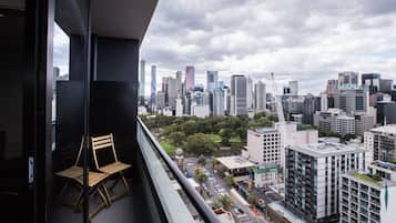 Three Bedrooms Two Bathroom Superior Apartment (Pool Access) | Balcony