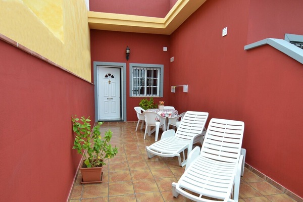 Amplia terraza/solarium de uso excusivo para
el huesped.