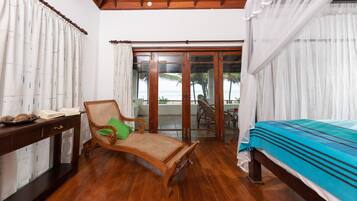 3 bedrooms, in-room safe, desk, iron/ironing board