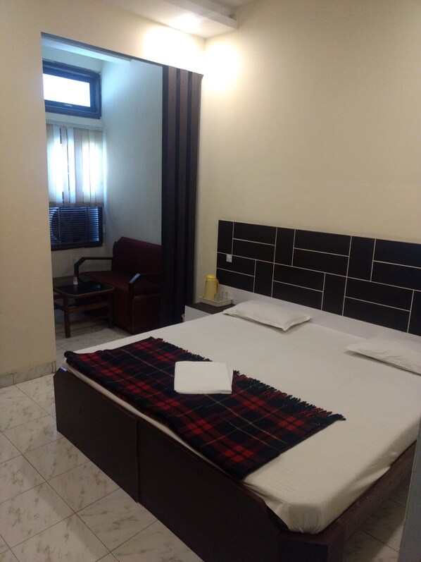 1 bedroom, desk, soundproofing, free WiFi