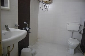 Shower, free toiletries, towels