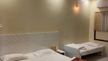 Habitación doble Deluxe, 1 habitación | Escritorio, insonorización, wifi gratis y ropa de cama