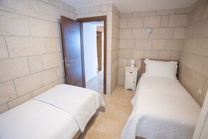 7 Schlafzimmer, Bügeleisen/Bügelbrett, Reisekinderbett, kostenloses WLAN