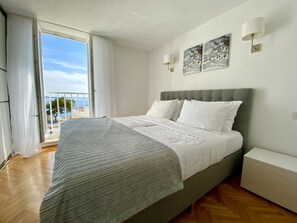 7 bedrooms, iron/ironing board, travel cot, free WiFi