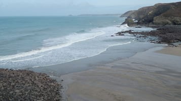 Una spiaggia nelle vicinanze